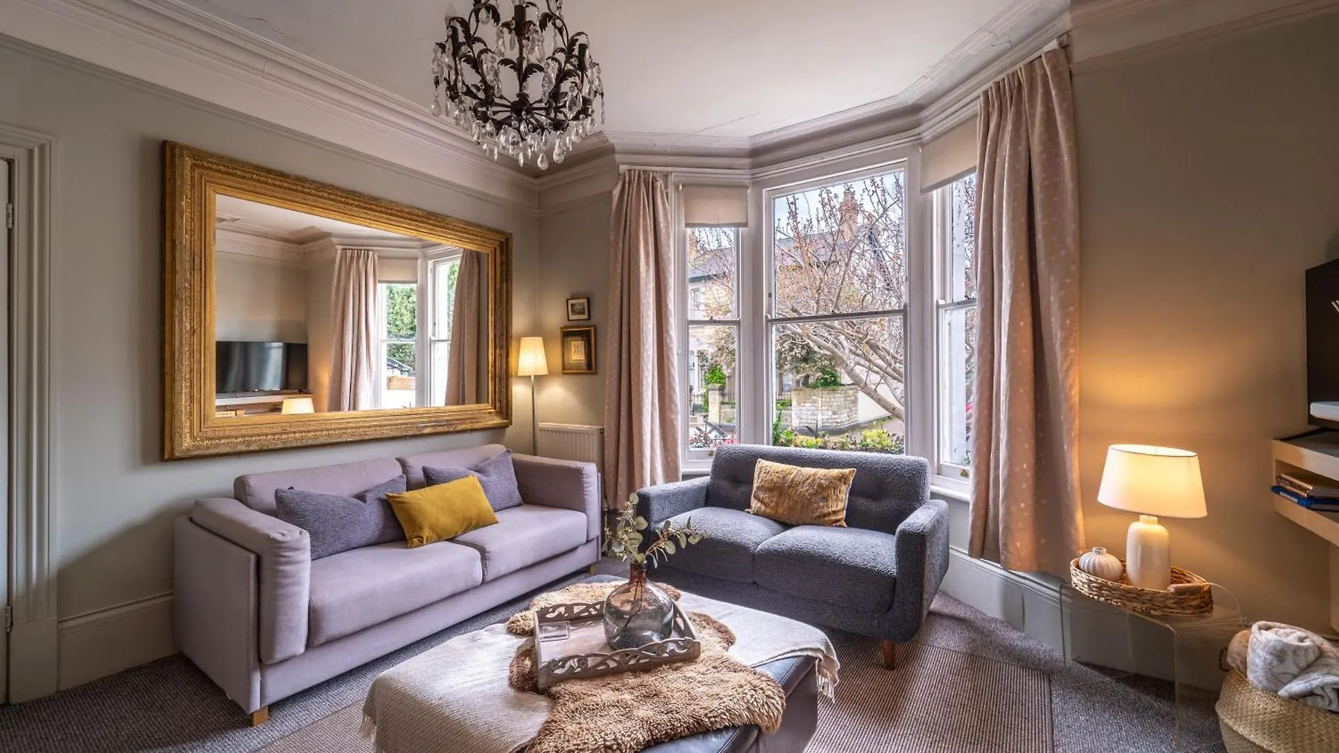 Victorian Townhouse 5 Bedrooms Cheltenham location