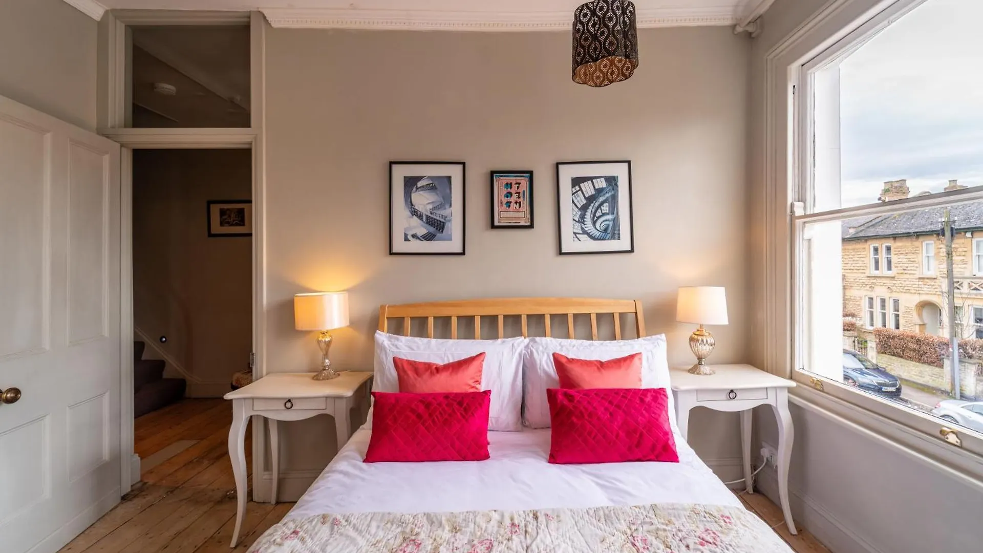 Victorian Townhouse 5 Bedrooms Cheltenham 0*,