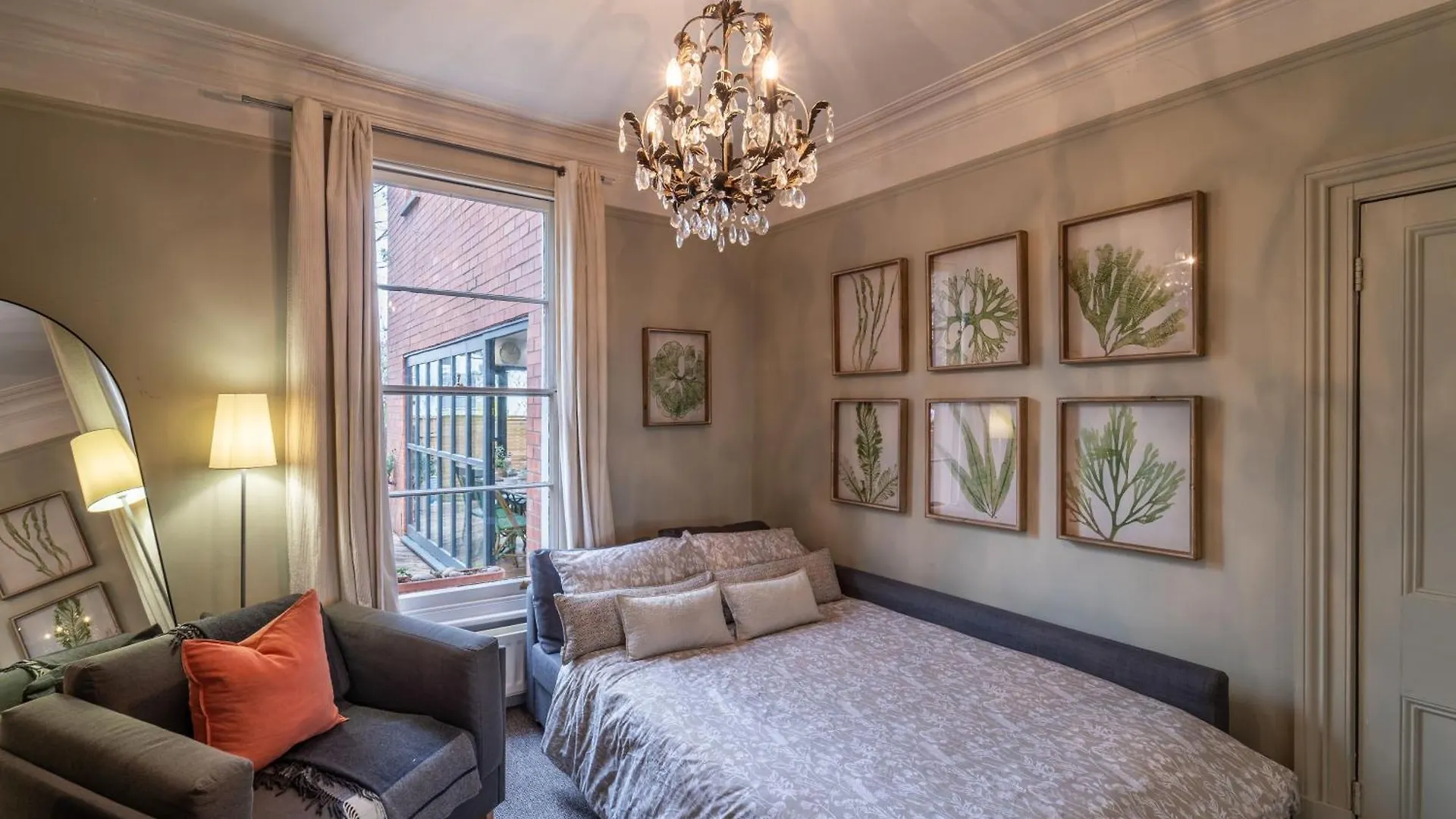 Victorian Townhouse 5 Bedrooms Cheltenham