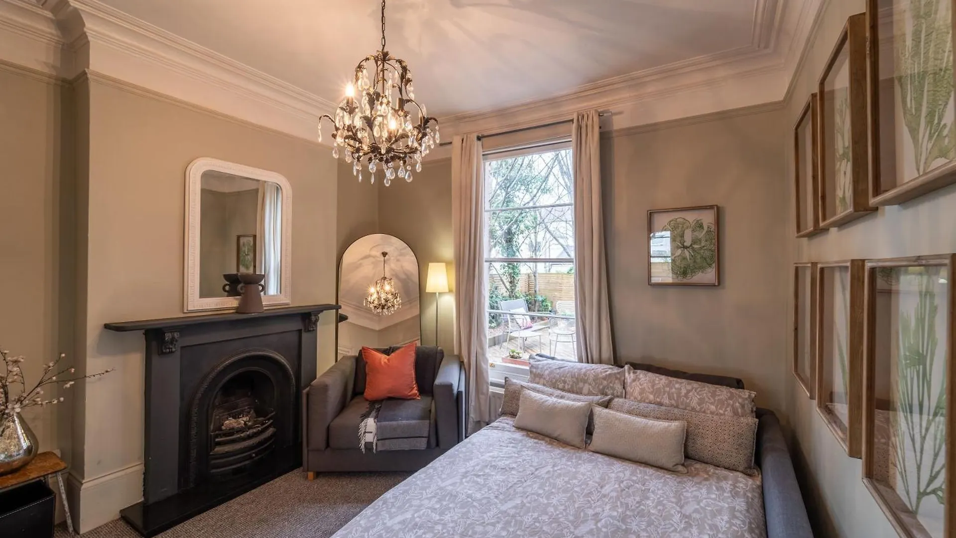 Victorian Townhouse 5 Bedrooms Cheltenham