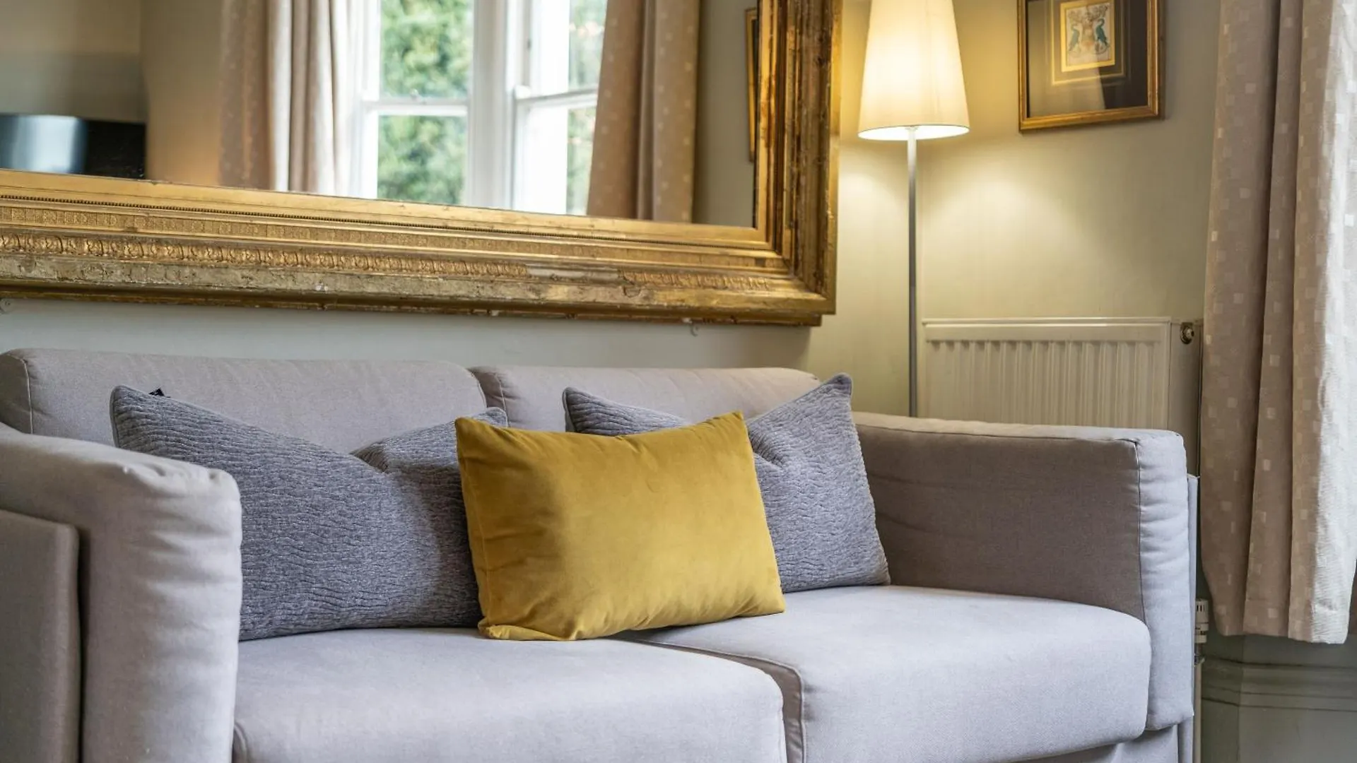Victorian Townhouse 5 Bedrooms Cheltenham 0*,  United Kingdom